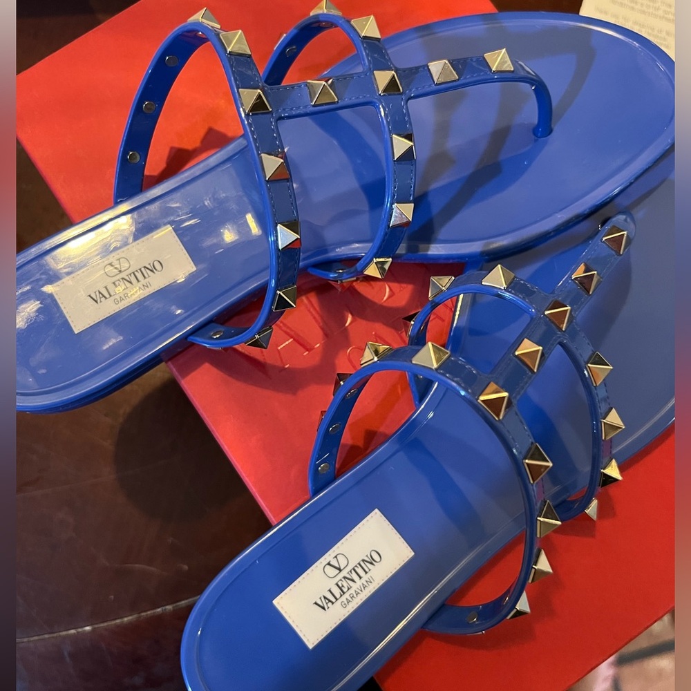 *SOLD* Valentino PM Thong Rockstud Sandals